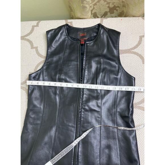 Vintage Danier Italian Soft Leather zip up vest, size medium, made in Canada - Picture 5 of 13